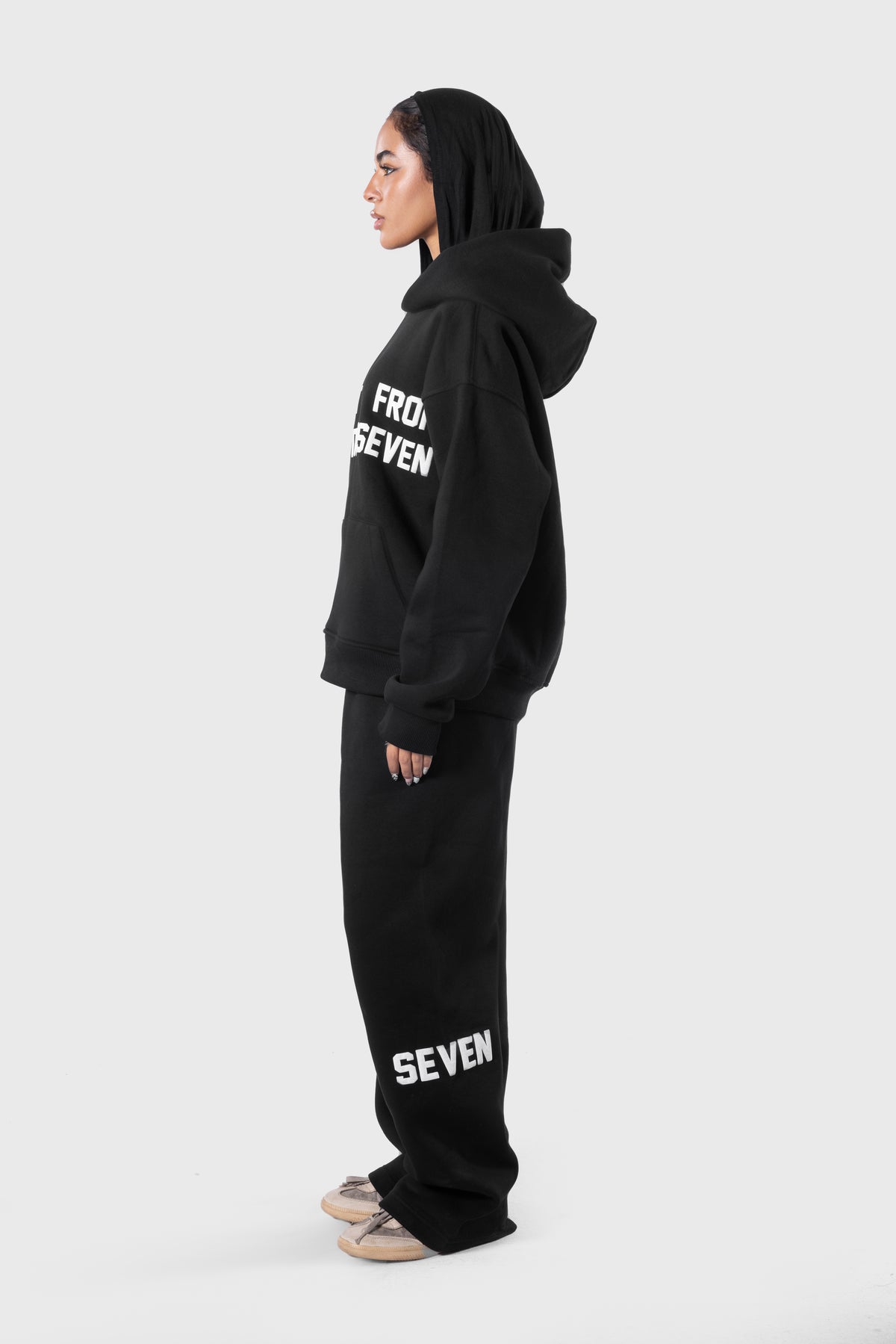 PITCH BLACK SWEATPANTS